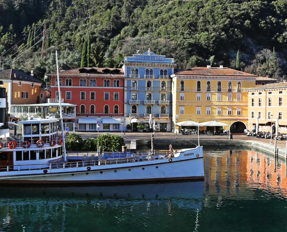 Hotel Europa – Skypool & Panorama — Riva del Garda