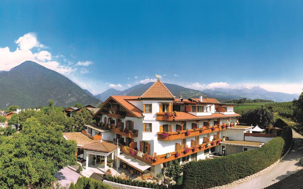 Hotel Hubertushof — Naz-Sciaves