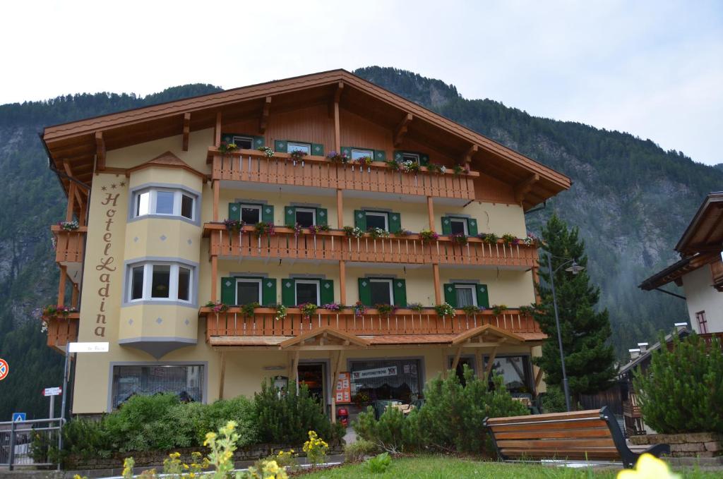 Hotel Ladina — Campitello di Fassa