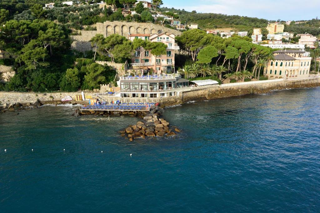 Hotel Arc En Ciel — Diano Marina