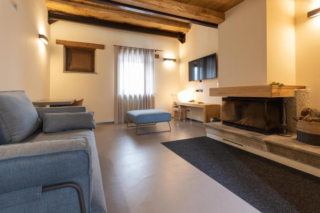 Borgotufi Albergo Diffuso — Castel del Giudice