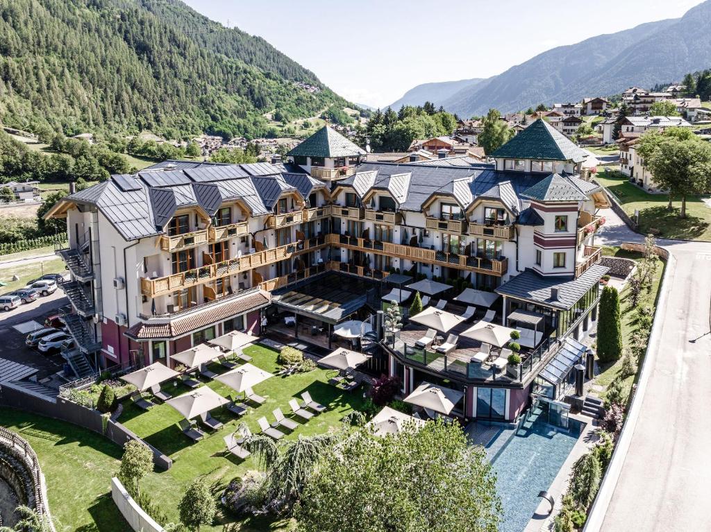 Tevini Dolomites Charming Hotel — Commezzadura