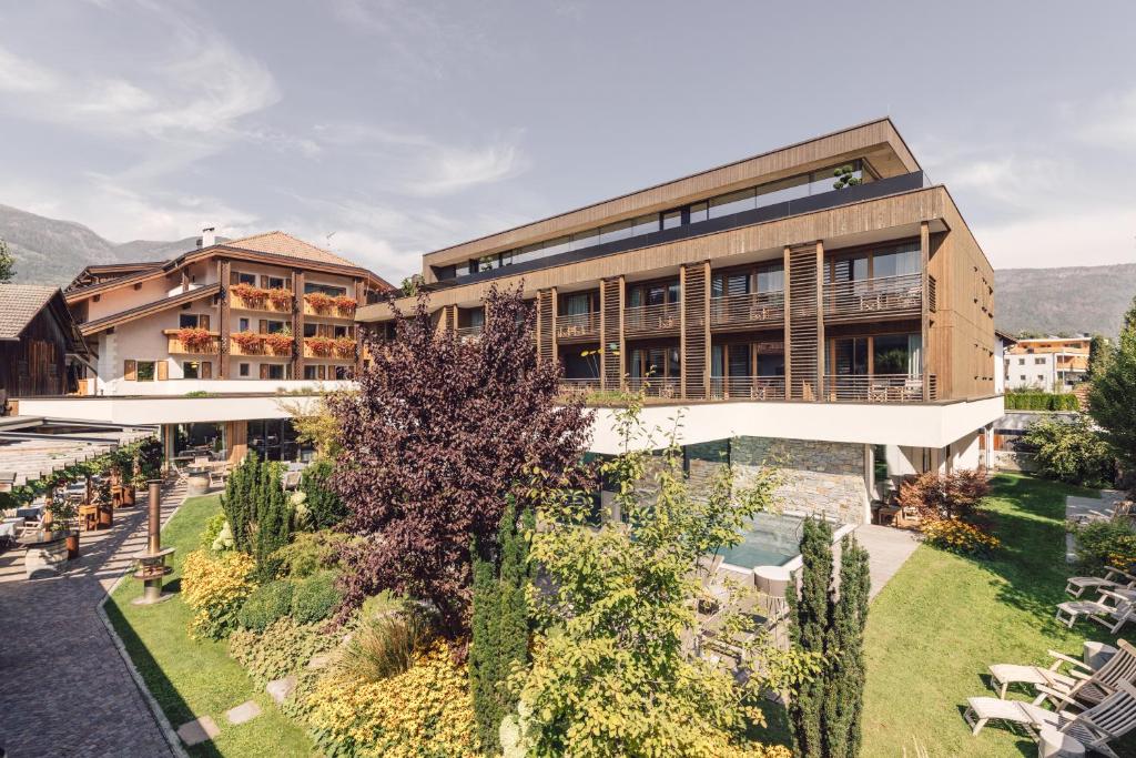 Hotel Restaurant Langgenhof — Brunico