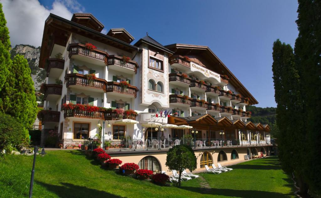 Charme Hotel Nevada — Molveno