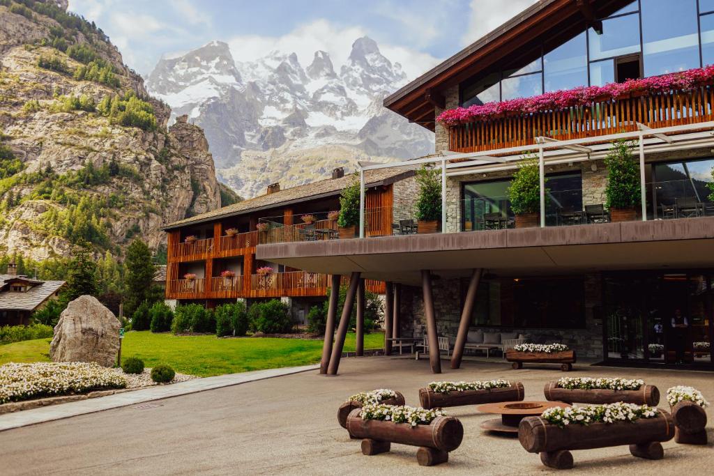 Grand Hotel Courmayeur Mont Blanc, by R Collection Hotels — Courmayeur