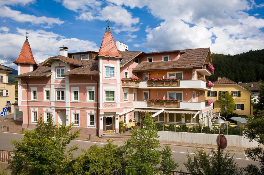 Hotel Blitzburg — Brunico